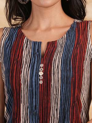 Hand block printed sleeveless kurta with pleat and handwork detailling. 5