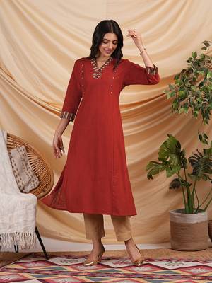 A line cotton kurta with hand applique and embroidery detailling. 1