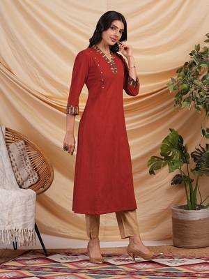A line cotton kurta with hand applique and embroidery detailling. 4