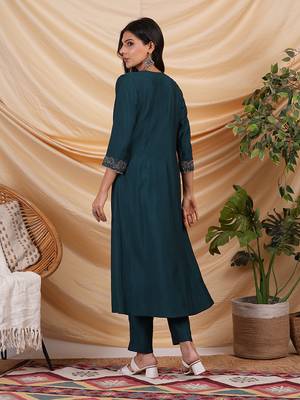 Pleated silk blend kurta with zari embroidery and sequin work. 2