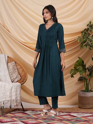 Pleated silk blend kurta with zari embroidery and sequin work. 3