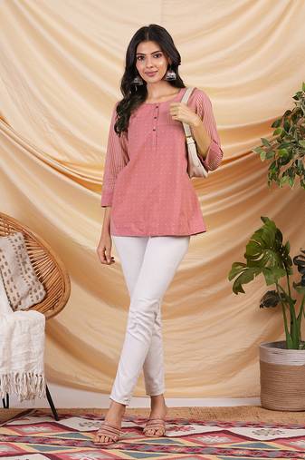 Flared printed cotton top with button detailing.
