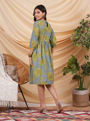 Floral printed dress with bishop sleeve. 2