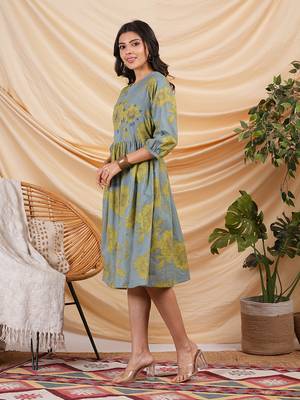 Floral printed dress with bishop sleeve. 3