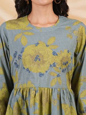 Floral printed dress with bishop sleeve. 5