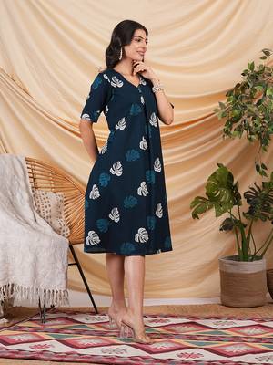 Printed cotton a line dress with box pleat and pocket. 4