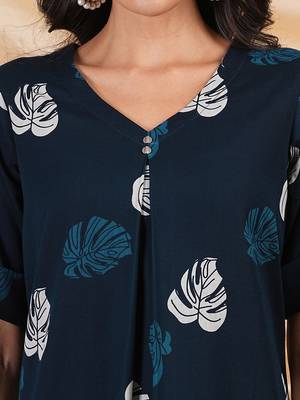 Printed cotton a line dress with box pleat and pocket. 5