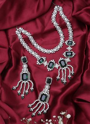 Green White Necklace Set With Long Earrings 1
