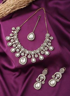 Intricate Necklace Set With Earrings And Maang Tikka 1