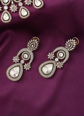 Intricate Necklace Set With Earrings And Maang Tikka 2