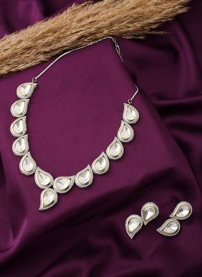 Pear Shaped Necklace Set With Earrings 1