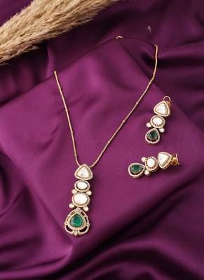 Emerald Elegance: Green American Diamond Necklace Set 2
