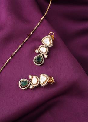 Emerald Elegance: Green American Diamond Necklace Set 3