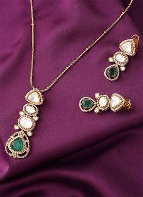 Emerald Elegance: Green American Diamond Necklace Set 1