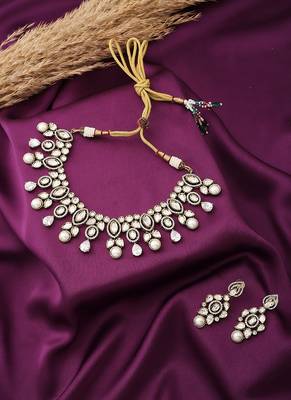 Round Necklace Set With Pearl Earrings 1