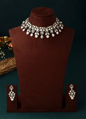 Round Necklace Set With Pearl Earrings 5