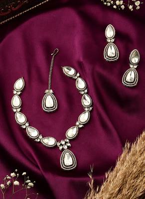 White Necklace Set With Earrings And Maang Tikka 1