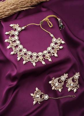 Floral Necklace Set With Earrings And Maang Tikka 1
