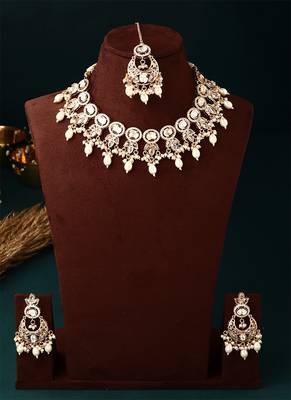 Floral Necklace Set With Earrings And Maang Tikka 5