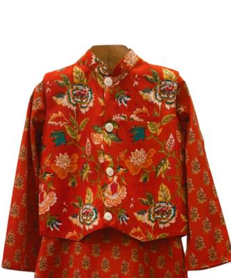 Red and white printed cotton kurta pyjama with jacket 5