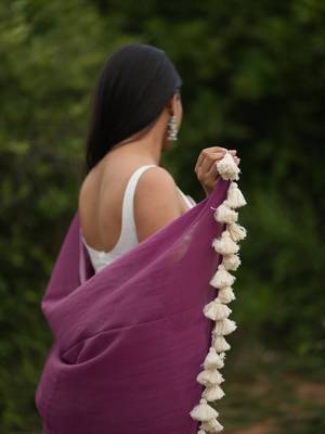 Handloom White Cotton Saree Without Blouse Purple Border With Tassels 4