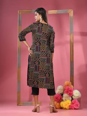 Black crepe printed kurta 4