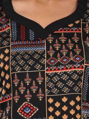 Black crepe printed kurta 5