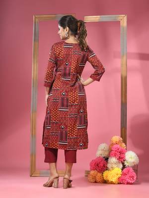 Maroon crepe printed kurta 4