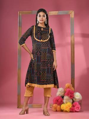 Black crepe printed kurta 2