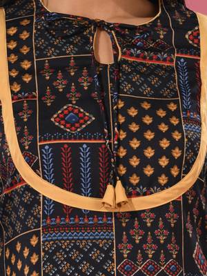 Black crepe printed kurta 5