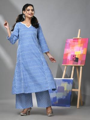 Blue cotton kurta with ethnic prints 2