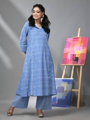 Blue cotton kurta with ethnic prints 3