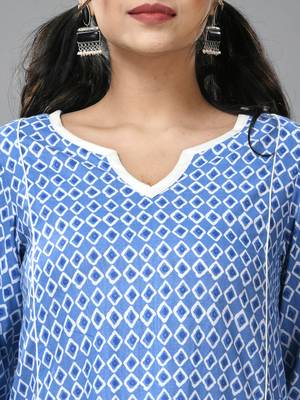 Blue cotton kurta with ethnic prints 5