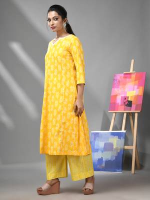 Yellow cotton kurta with ethnic prints 3