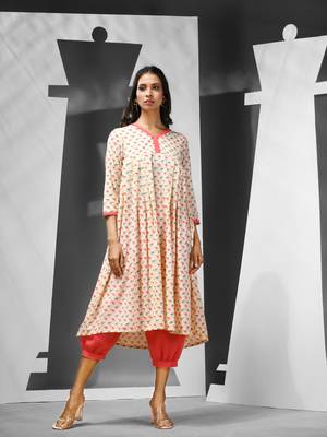 Off white cotton kurta with printed motifs 1