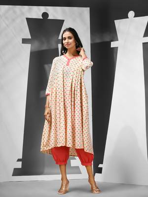 Off white cotton kurta with printed motifs 2