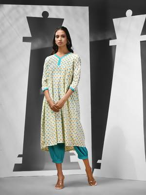 Off white cotton kurta with printed motifs 2