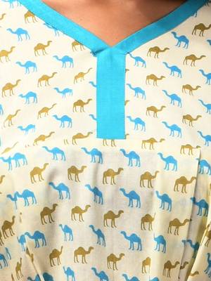 Off white cotton kurta with printed motifs 5