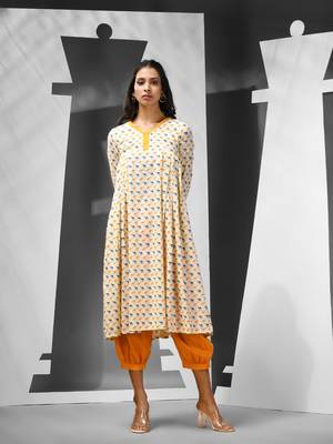 Off white cotton kurta with printed motifs 2