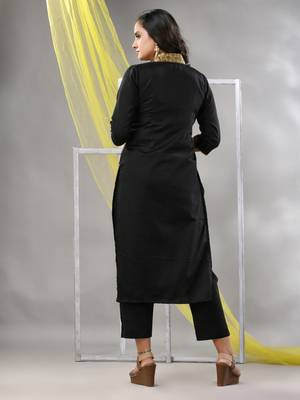 Black satin solid straight kurta 4