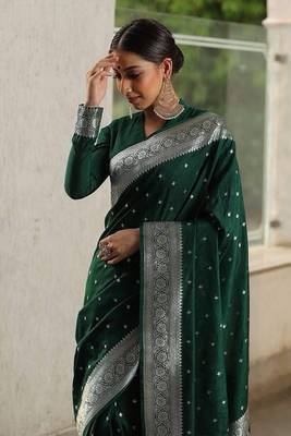 Green Silk Blend Sarees Woven  Saree With Unstitched Blouse 4