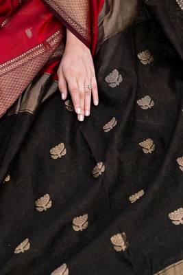 Maroon Cotton Silk Woven Saree with Unstitched Blouse 3