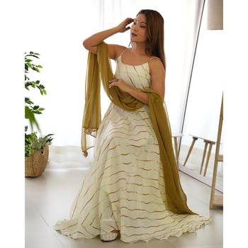 Cream bandhani anarkali kurta with dupatta 3