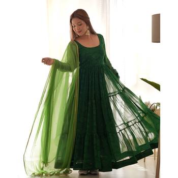 Green bandhani tiered anarkali kurta with dupatta 1