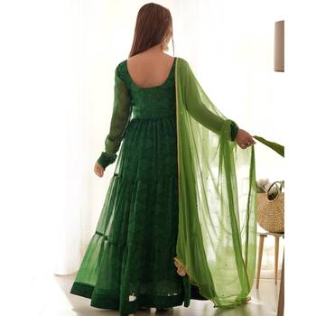 Green bandhani tiered anarkali kurta with dupatta 2