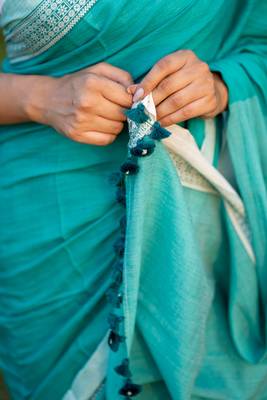 Handloom Turquoise Blue Saree With White Border And Tassels - Without Blouse 6