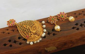 Designer matte finish peacock pendant pet 4
