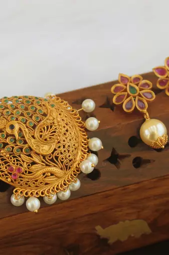 Designer matte finish peacock pendant pet