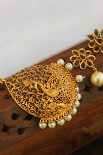 Designer matte finish peacock pendant pet