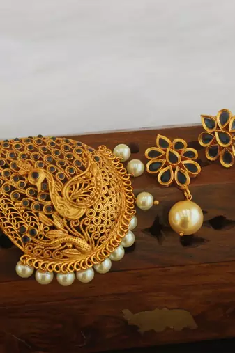 Designer matte finish peacock pendant pet